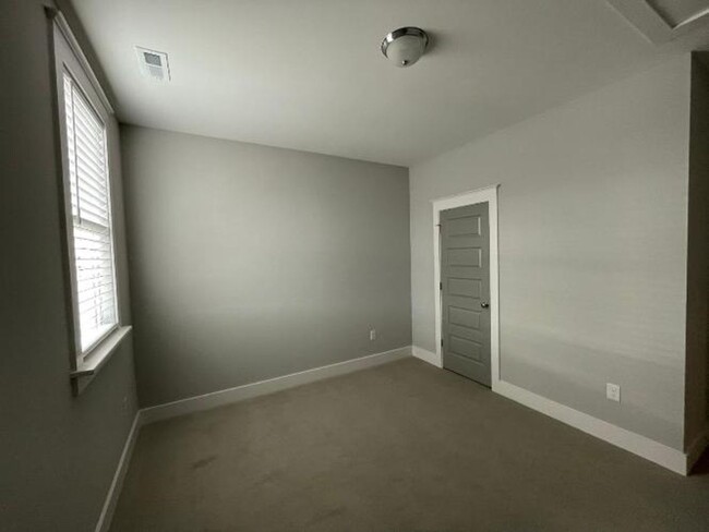 Building Photo - 3343 Mission Olive Pl