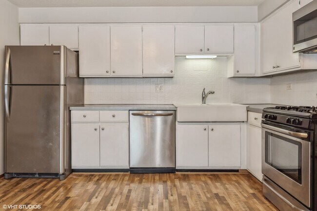 Foto del edificio - 6440 W Devon Ave