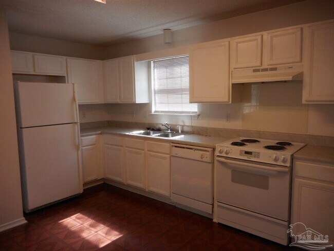Building Photo - 2430 Redoubt Ave