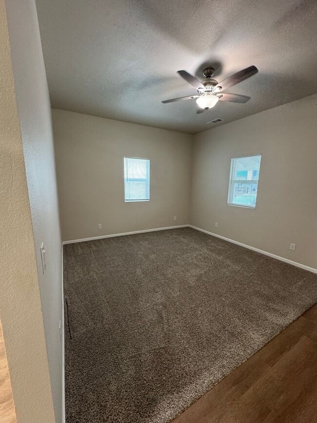 Foto del edificio - 3 Bedroom 2 Bath in Reedley California