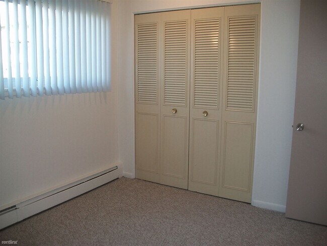 Building Photo - 2 br, 1 bath Apartment - Village Square