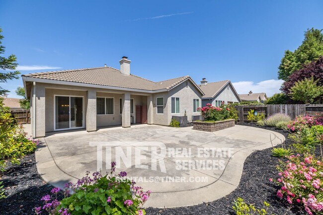 Building Photo - 4845 Monte Mar Dr