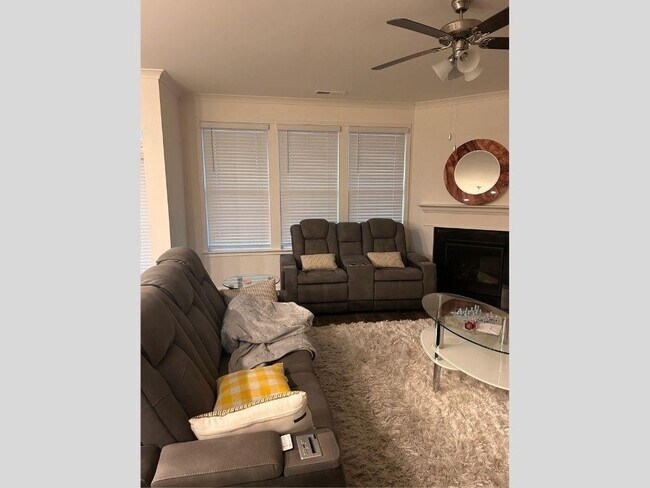 Foto del edificio - 1120 Trident Maple Chase