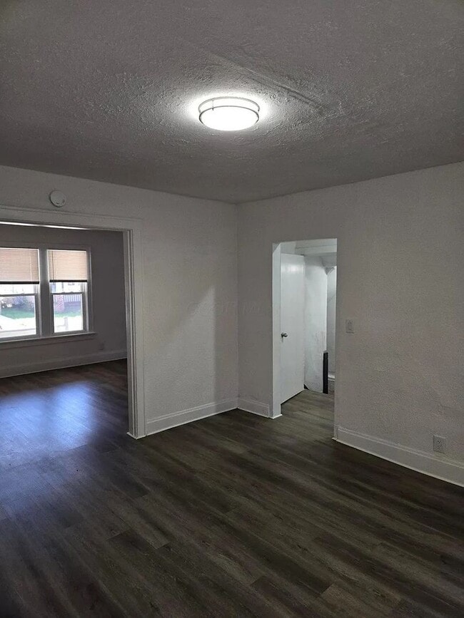 Foto del edificio - 127 N Burgess Ave