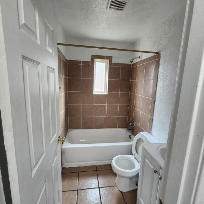 Building Photo - 146 Glenridge Place