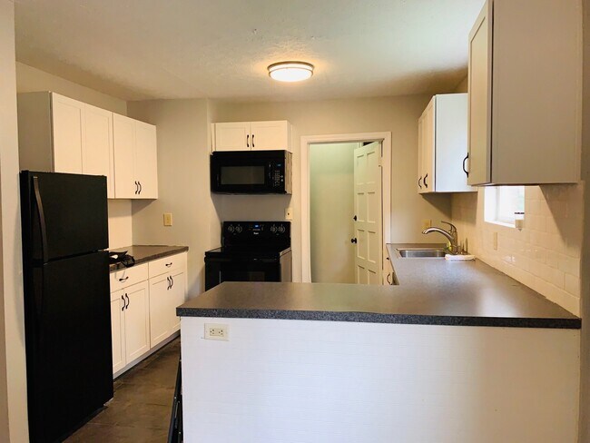 Foto del edificio - 305 Woodland Ave