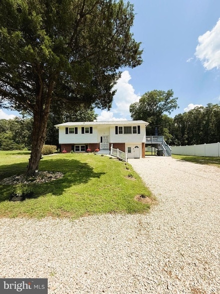 Foto del edificio - 13 Thomas Dr