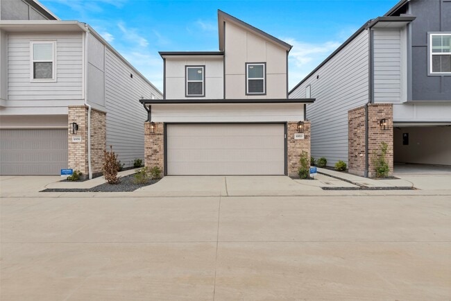 Building Photo - 10013 Rustic Charm St
