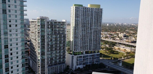 Foto del edificio - 90 SW 3rd St