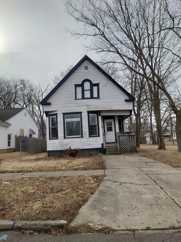 824 W Virginia Ave, Peoria, IL 61604 House Rental in Peoria, IL