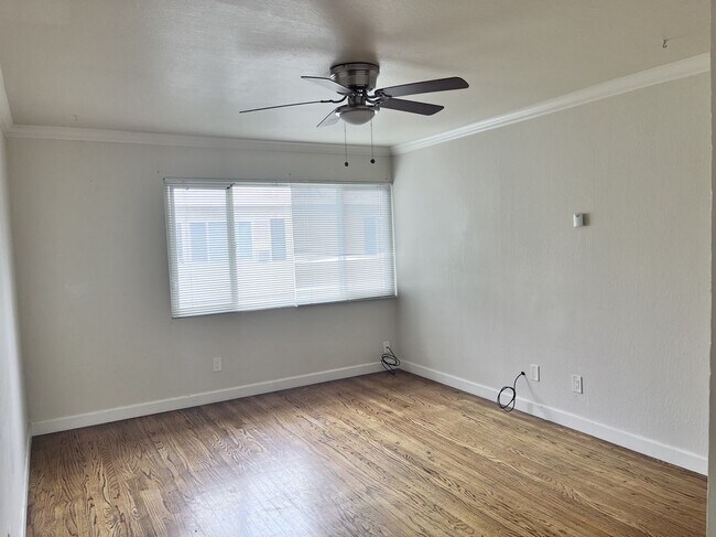 Building Photo - 935 Sheridan St