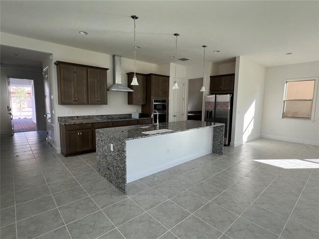 Foto del edificio - 13118 Weaver Ave
