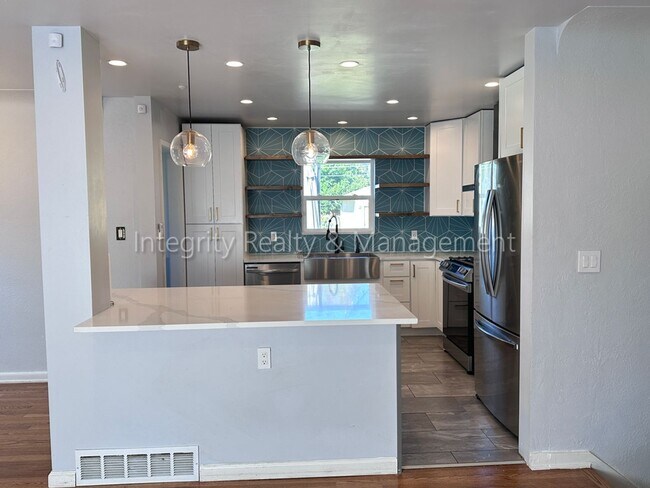 Building Photo - 4 Bed/2 Bath, 1,396 Sqft - 3595 Eudora St ...