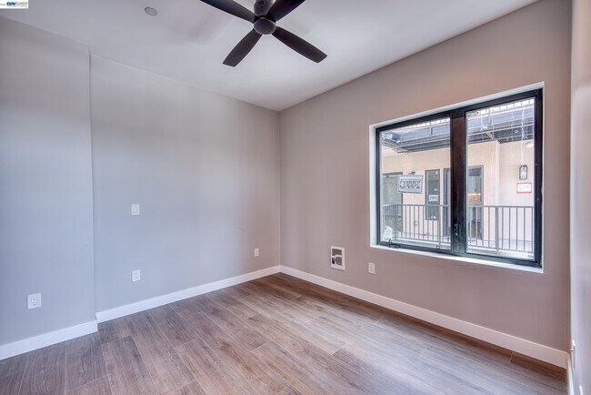 Foto del edificio - 4202 Telegraph Ave