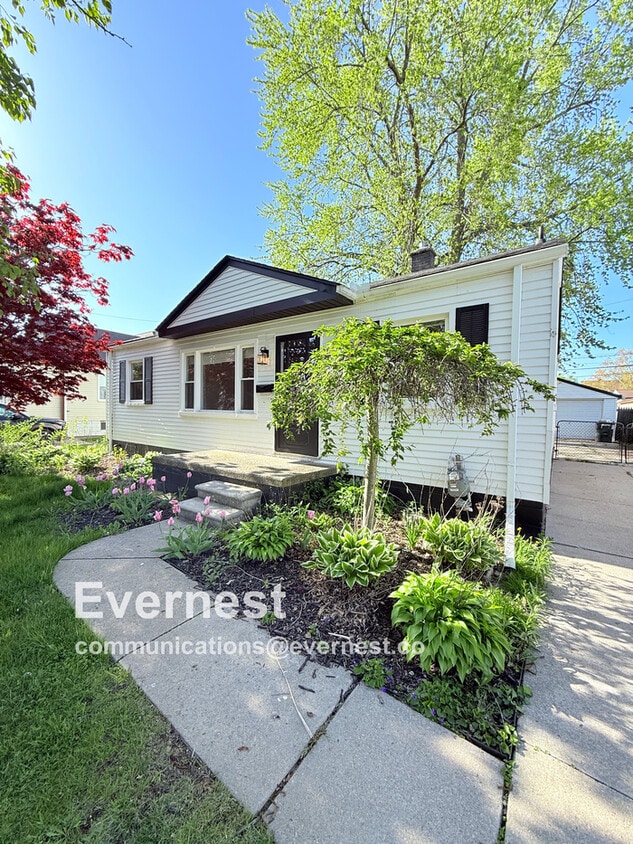Foto principal - 22618 Francis St