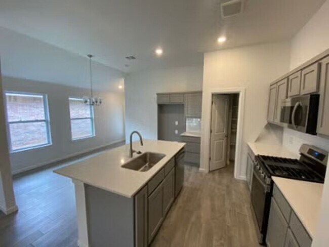 Building Photo - Stunning New Home - FIRST MONTH FREE!