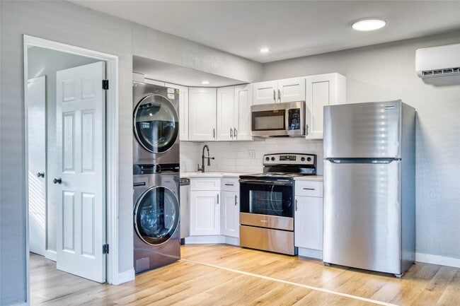 Building Photo - 4160 Folsom Ave