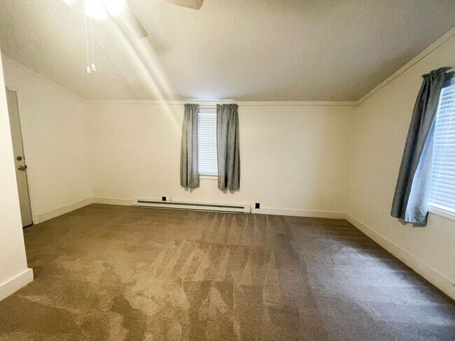 Foto del edificio - 3 Bedroom 2 Bathroom with a Bonus Room!