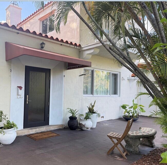 Foto del edificio - 6312 Alton Rd