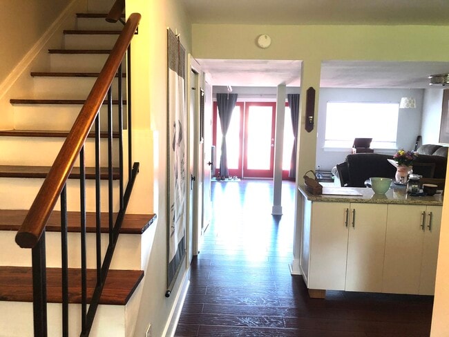 Building Photo - 67 Woodlake Dr