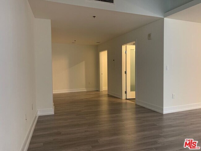 Foto del edificio - 727 W 7th St