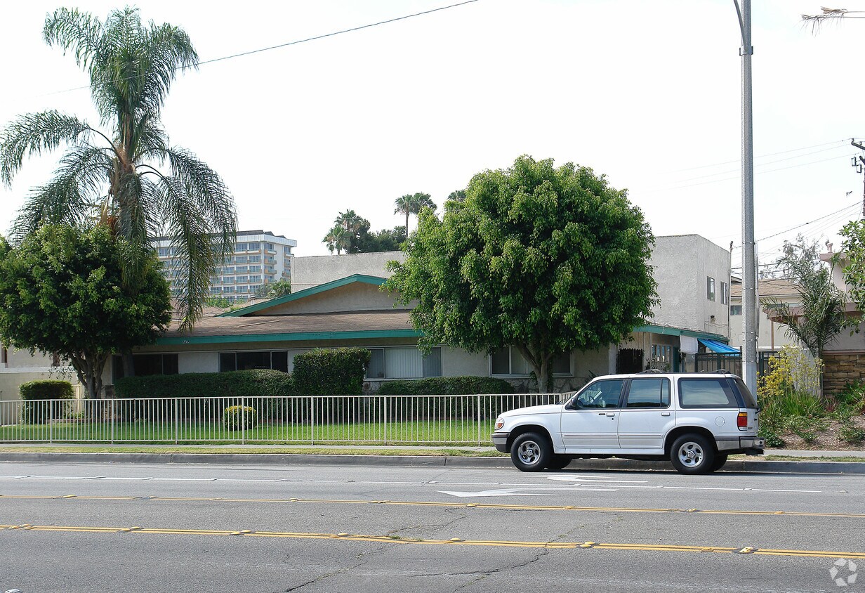 Building Photo - 1214 w cerritos
