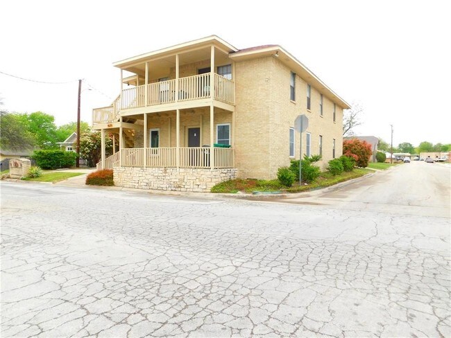 Building Photo - 1029 E Hickory St