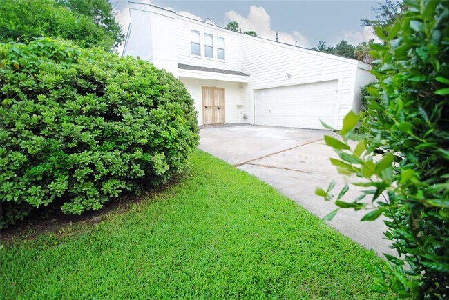 Building Photo - 11006 Holworth Dr
