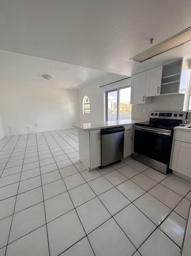 Building Photo - 3052 SW 27th Ave