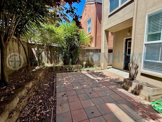 Foto del edificio - 75 Gann Way