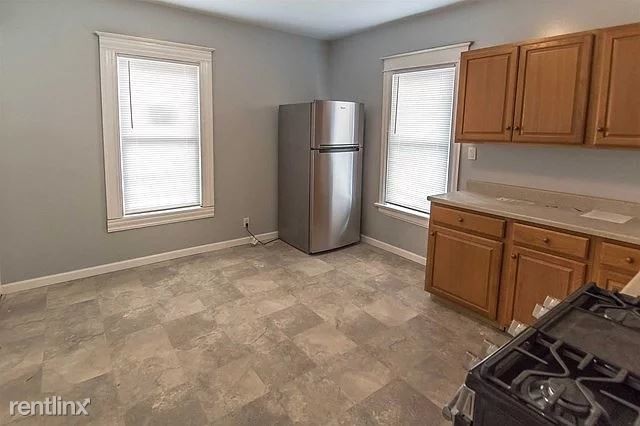 Building Photo - 2 br, 1 bath Apartment - 164 Winnikee Avenue