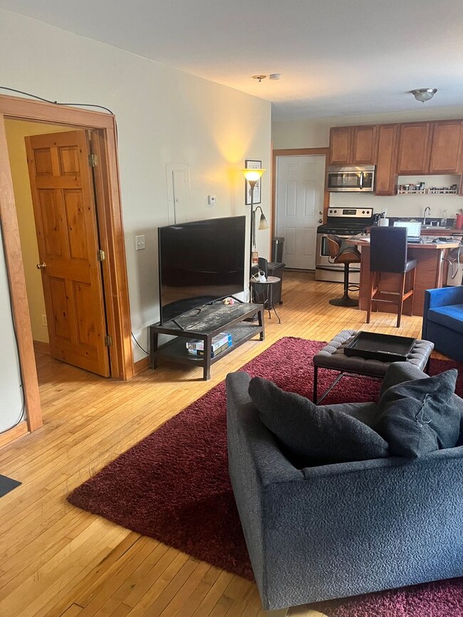 Building Photo - Bright & Spacious 1 Bedroom Lower in Milwaukee’s Upper East Side