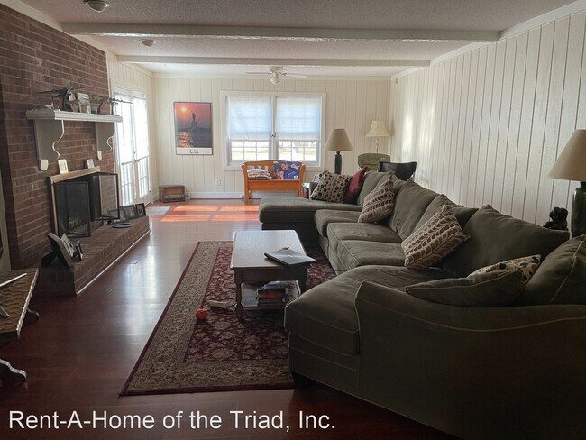 Building Photo - 4 br, 3 bath House - 3229 Pine Needles Road