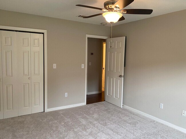 Foto del edificio - 654 Tara Ln