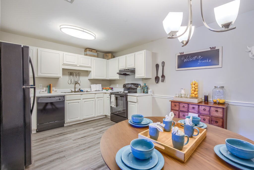 Spring Lake Apartments 1000 Spring Lake Blvd Byram, MS