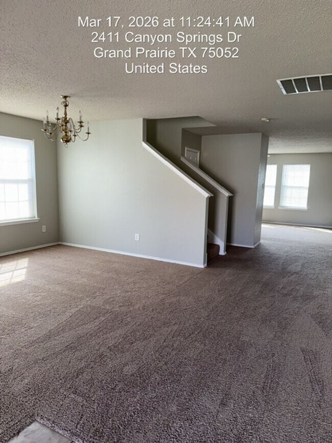 Building Photo - 2411 Canyon Springs Dr