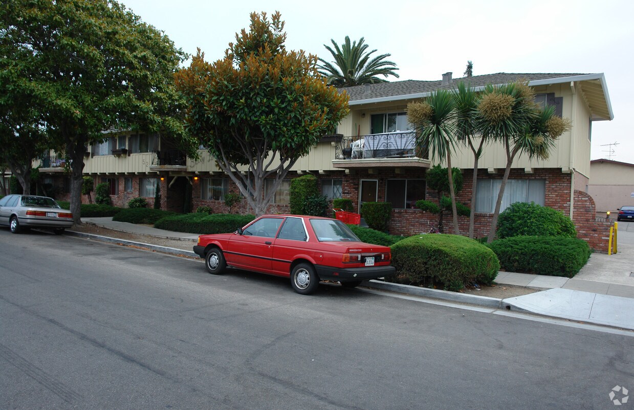 Primary Photo - 520 Columbia Ave