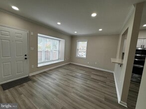 Building Photo - 2518 Fairfax Dr