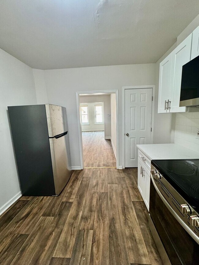 Foto del edificio - Spacious 3-Bedroom Home with Modern Amenit...