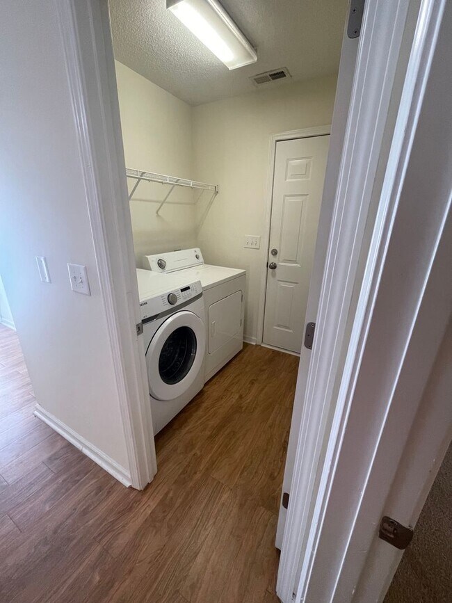 Foto del edificio - Beautiful 4 Bed/2.5 Bath Home in Pendleton...