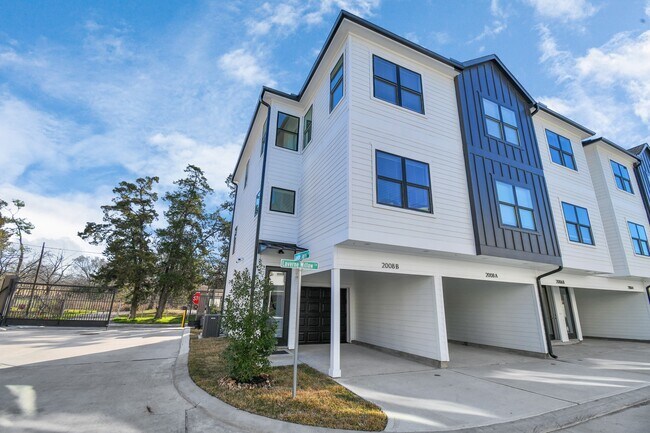 Foto del edificio - 2007 Laverne Holw Ln