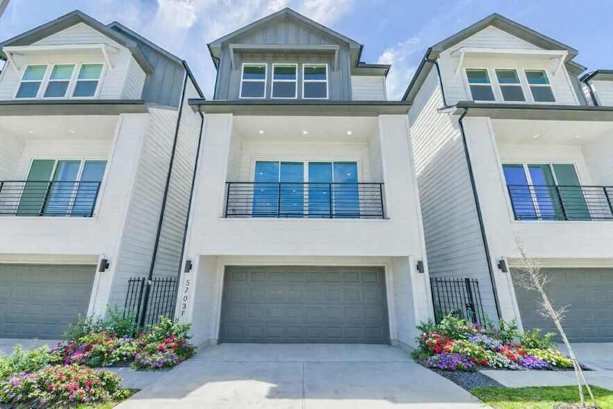 Photo - 5703 Balbo Street Unit F