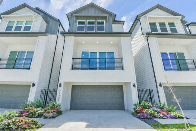 Photo - 5703 Balbo St House