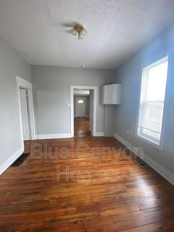 Building Photo - 710 Camden Ave