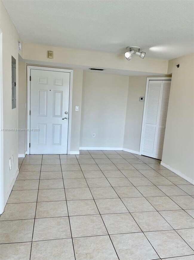 Foto del edificio - 2415 NW 16th St Rd