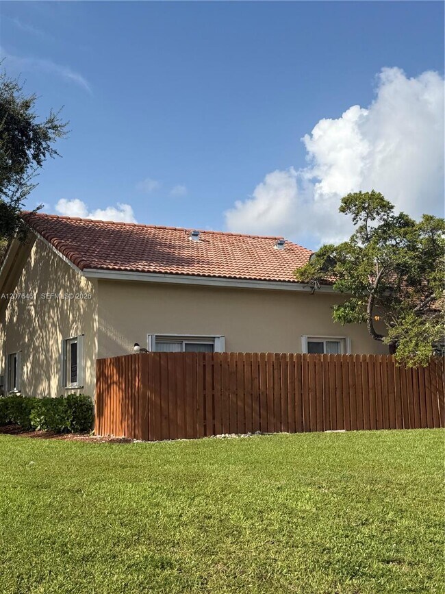Building Photo - 21500 SW 87th Ct