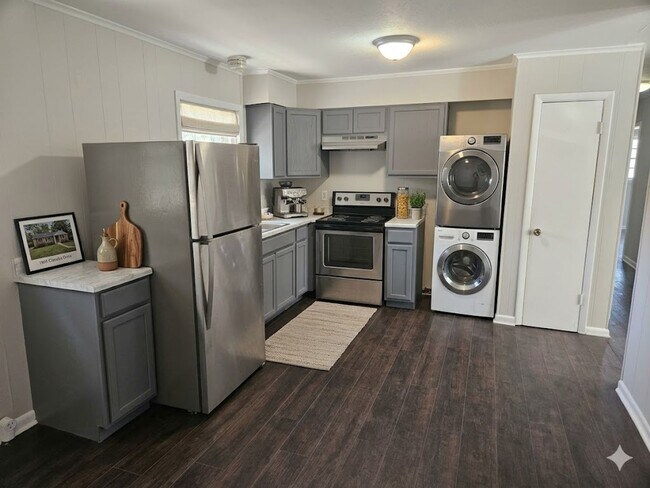 Foto del edificio - 1806 Camelot Dr