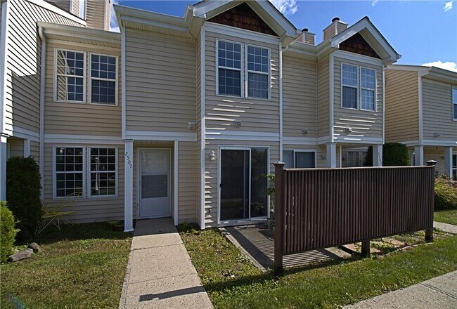 Foto del edificio - 2507 Whispering Hills Dr