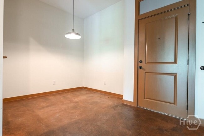 Foto del edificio - 250 Martha Dr