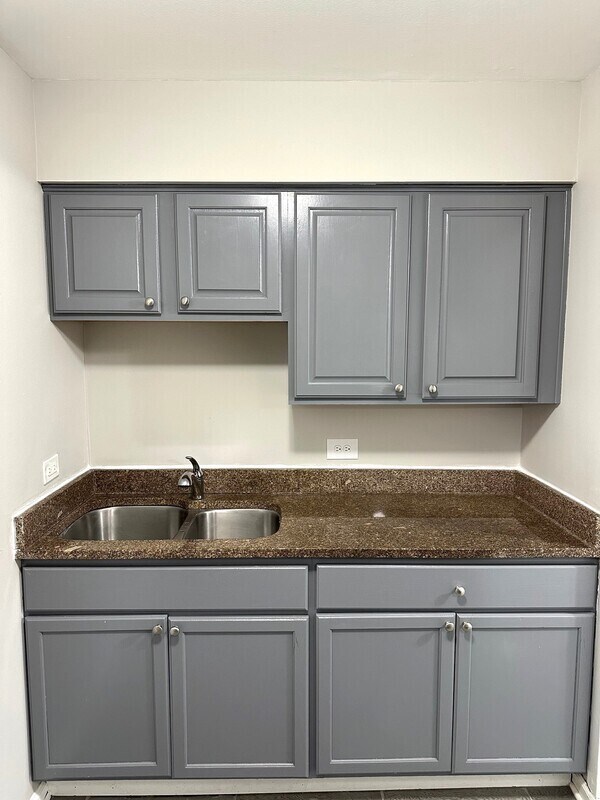 Foto principal - 8424 W 87th St